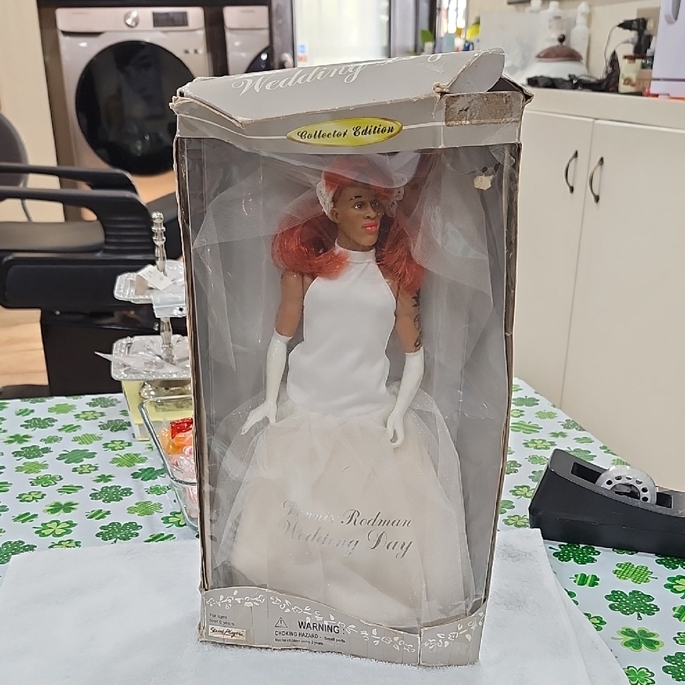 DENNIS RODMAN 1997 WEDDING DAY COLLECTOR'S EDITION KEN DOLL